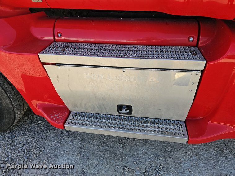 image for item DR5858 2012 Peterbilt 587  semi truck