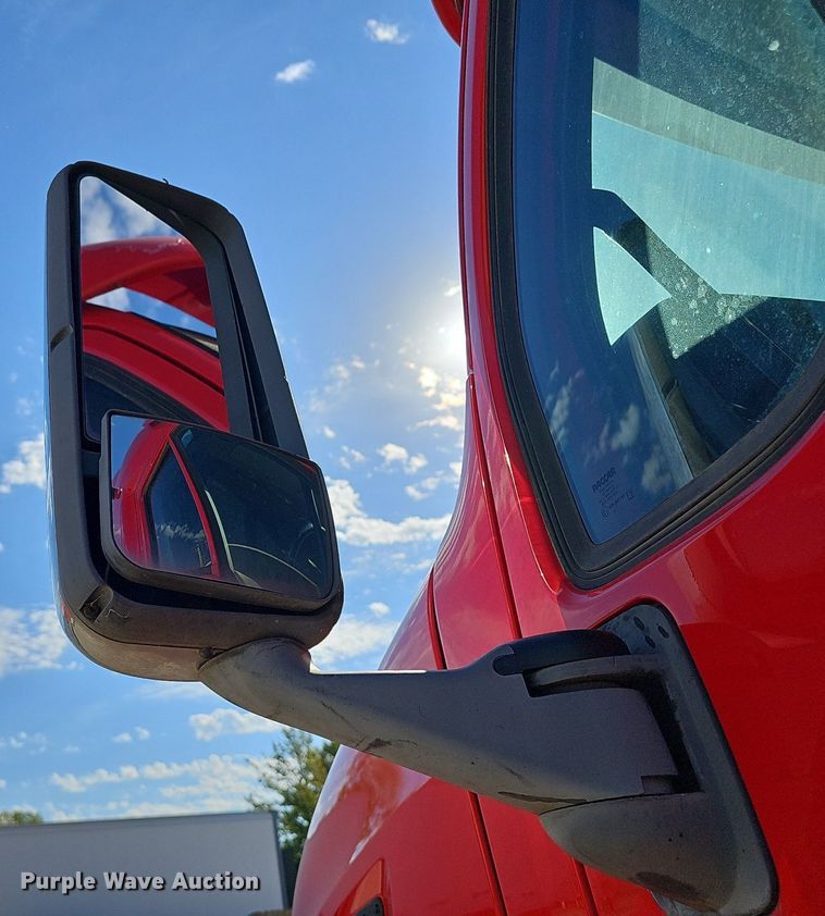 image for item DR5858 2012 Peterbilt 587  semi truck