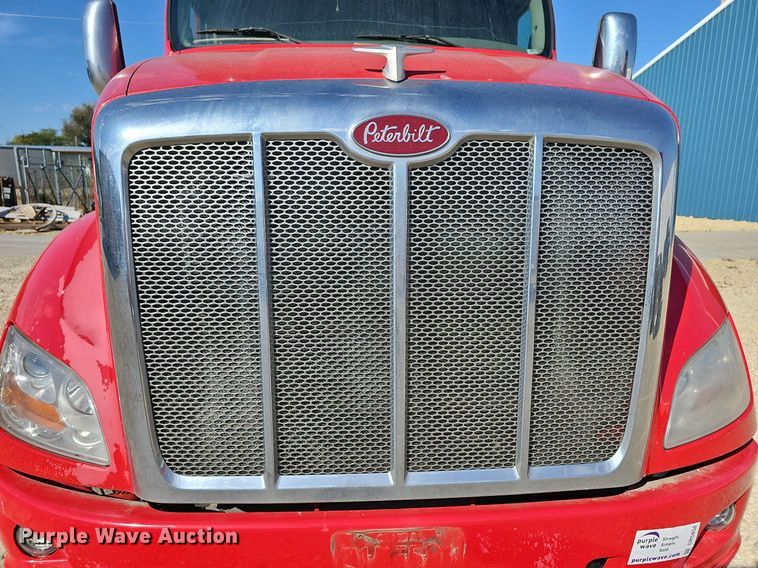 image for item DR5858 2012 Peterbilt 587  semi truck