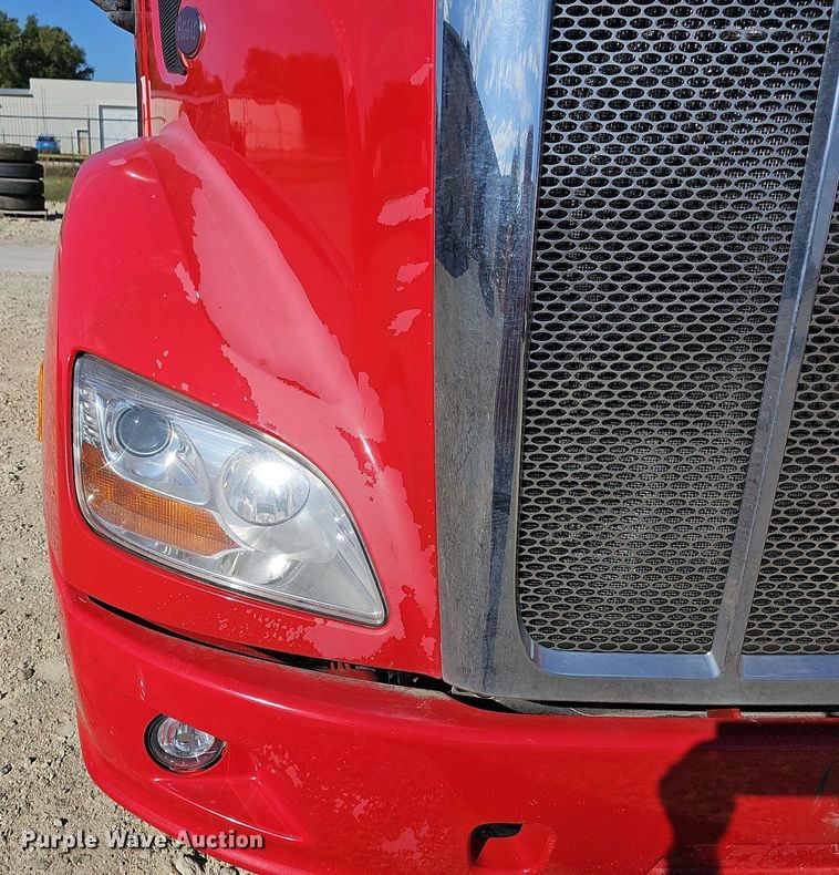 image for item DR5858 2012 Peterbilt 587  semi truck