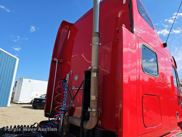 image for item DR5858 2012 Peterbilt 587  semi truck