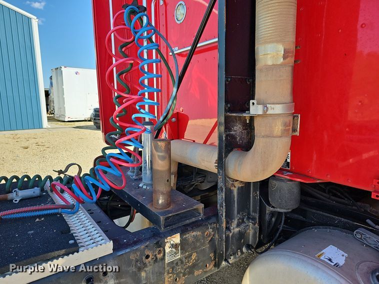 image for item DR5858 2012 Peterbilt 587  semi truck