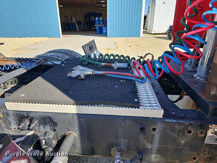 image for item DR5858 2012 Peterbilt 587  semi truck