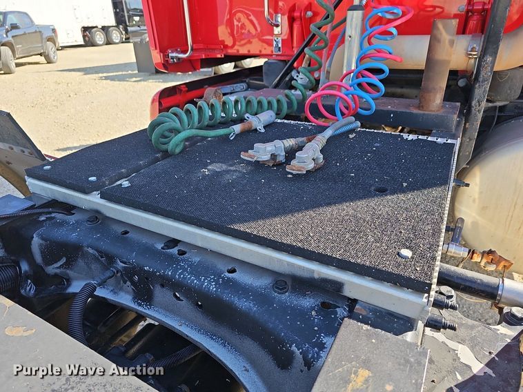 image for item DR5858 2012 Peterbilt 587  semi truck