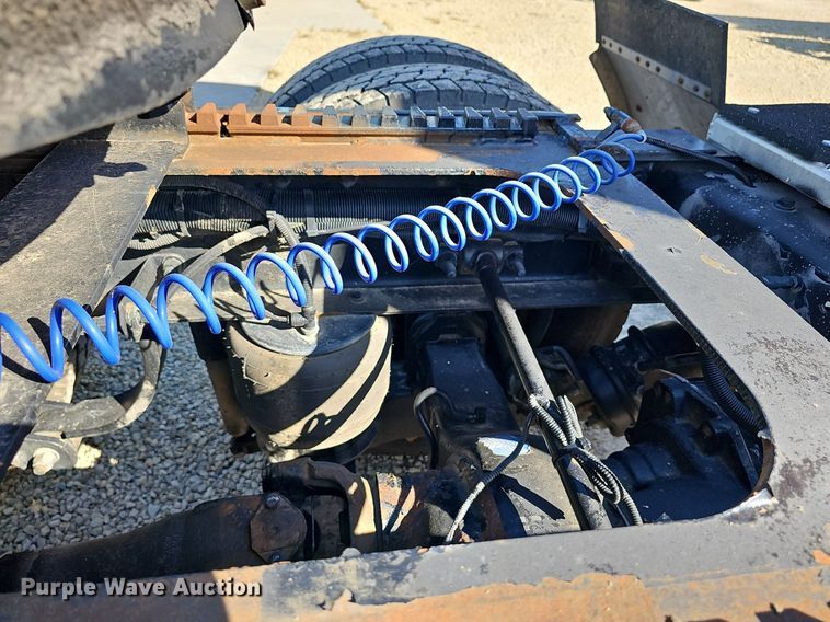 image for item DR5858 2012 Peterbilt 587  semi truck