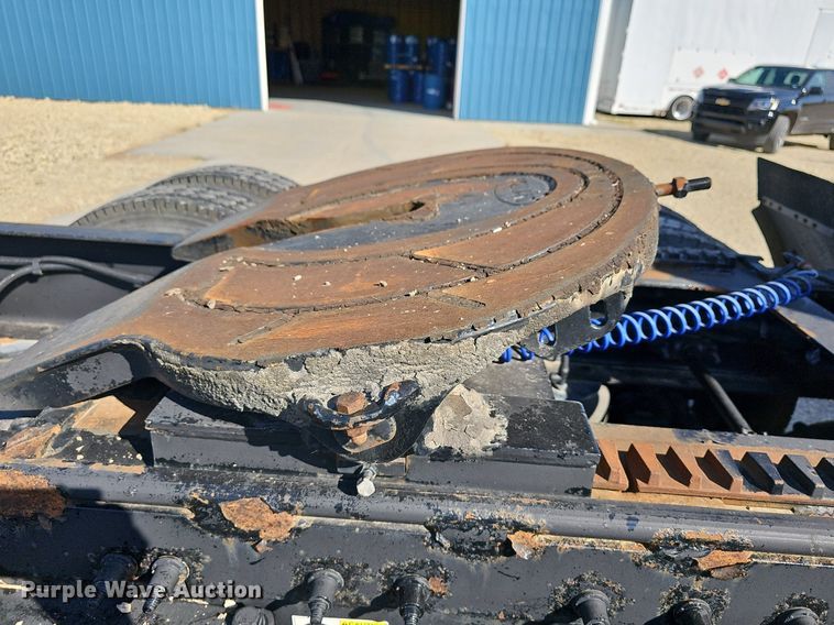 image for item DR5858 2012 Peterbilt 587  semi truck