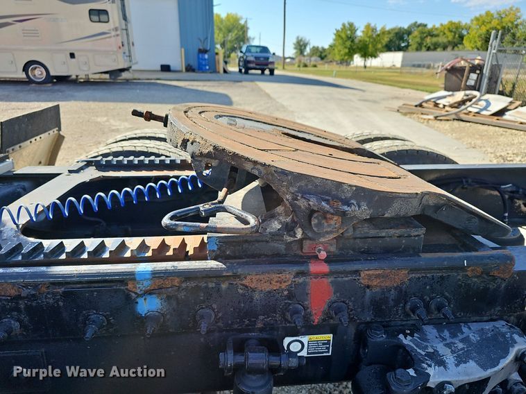 image for item DR5858 2012 Peterbilt 587  semi truck