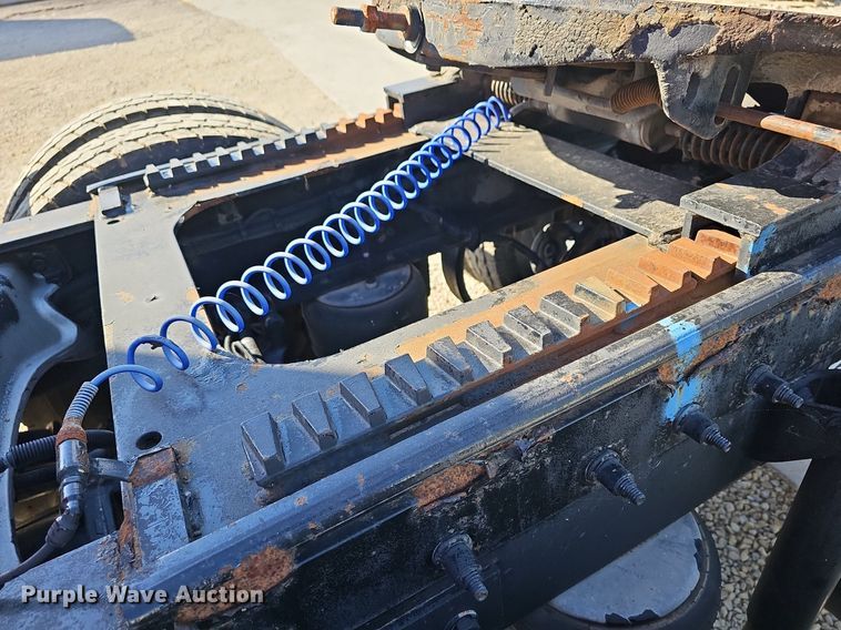 image for item DR5858 2012 Peterbilt 587  semi truck