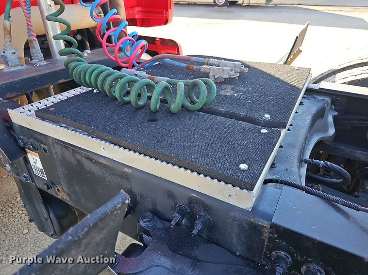 image for item DR5858 2012 Peterbilt 587  semi truck