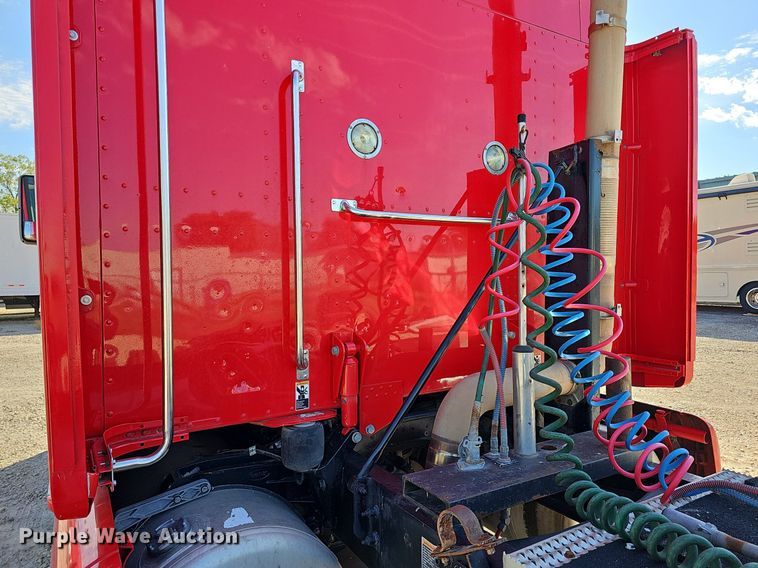 image for item DR5858 2012 Peterbilt 587  semi truck