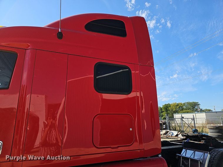 image for item DR5858 2012 Peterbilt 587  semi truck