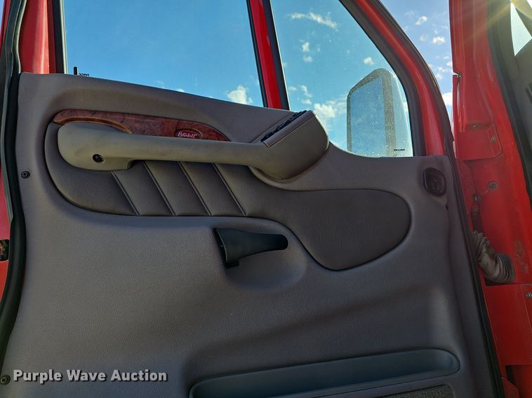 image for item DR5858 2012 Peterbilt 587  semi truck