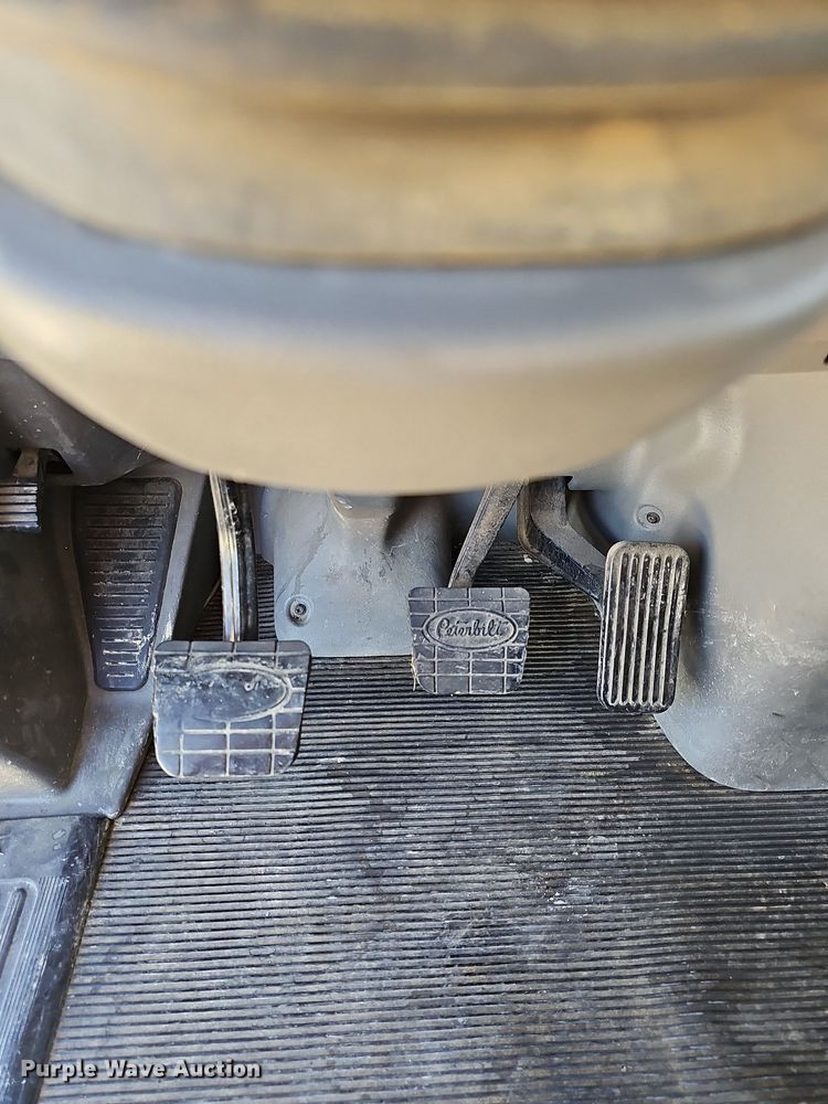 image for item DR5858 2012 Peterbilt 587  semi truck