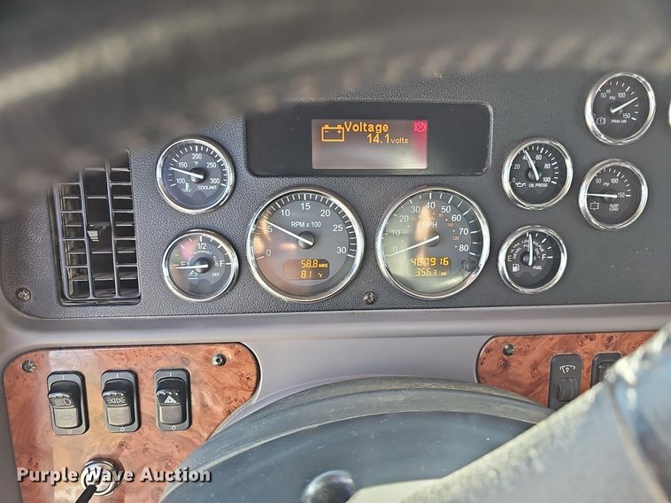 image for item DR5858 2012 Peterbilt 587  semi truck