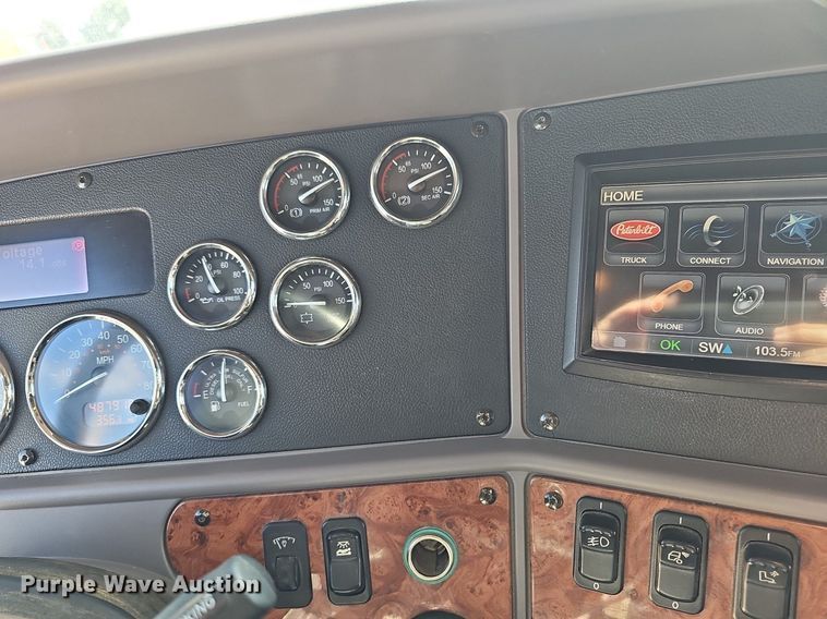 image for item DR5858 2012 Peterbilt 587  semi truck