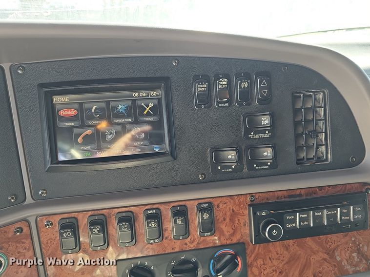 image for item DR5858 2012 Peterbilt 587  semi truck