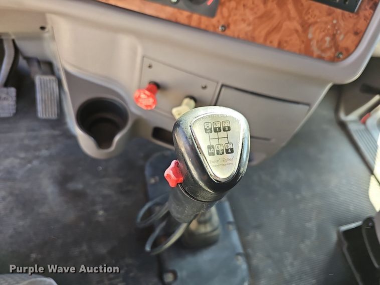 image for item DR5858 2012 Peterbilt 587  semi truck