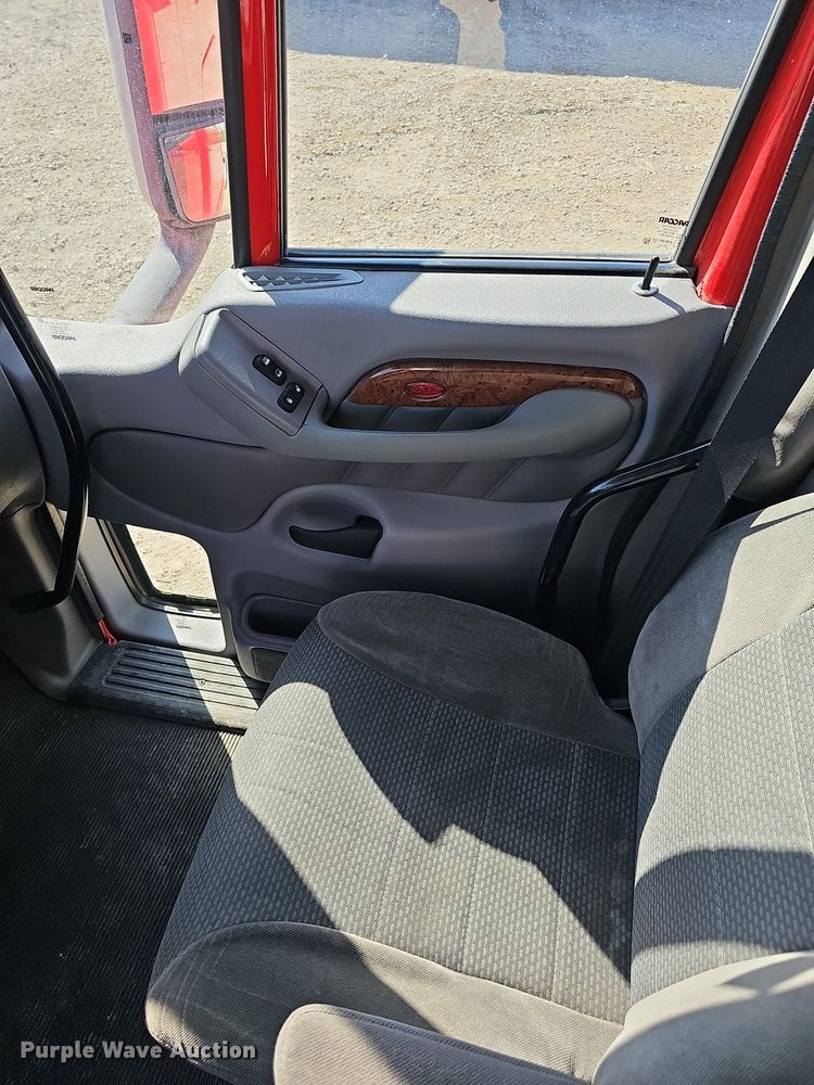 image for item DR5858 2012 Peterbilt 587  semi truck