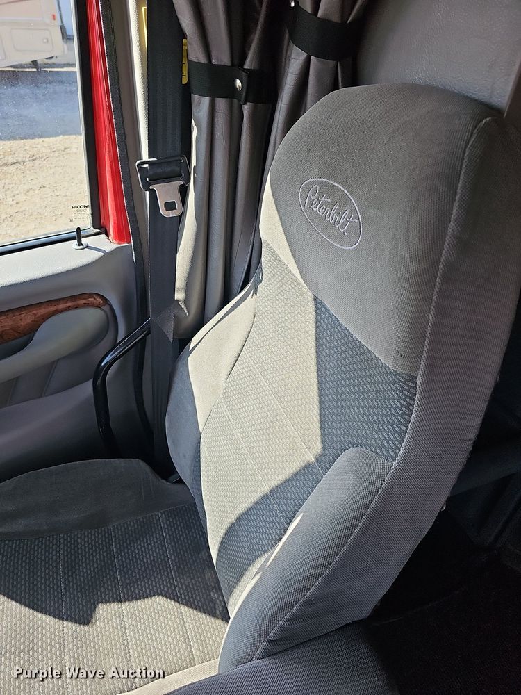 image for item DR5858 2012 Peterbilt 587  semi truck