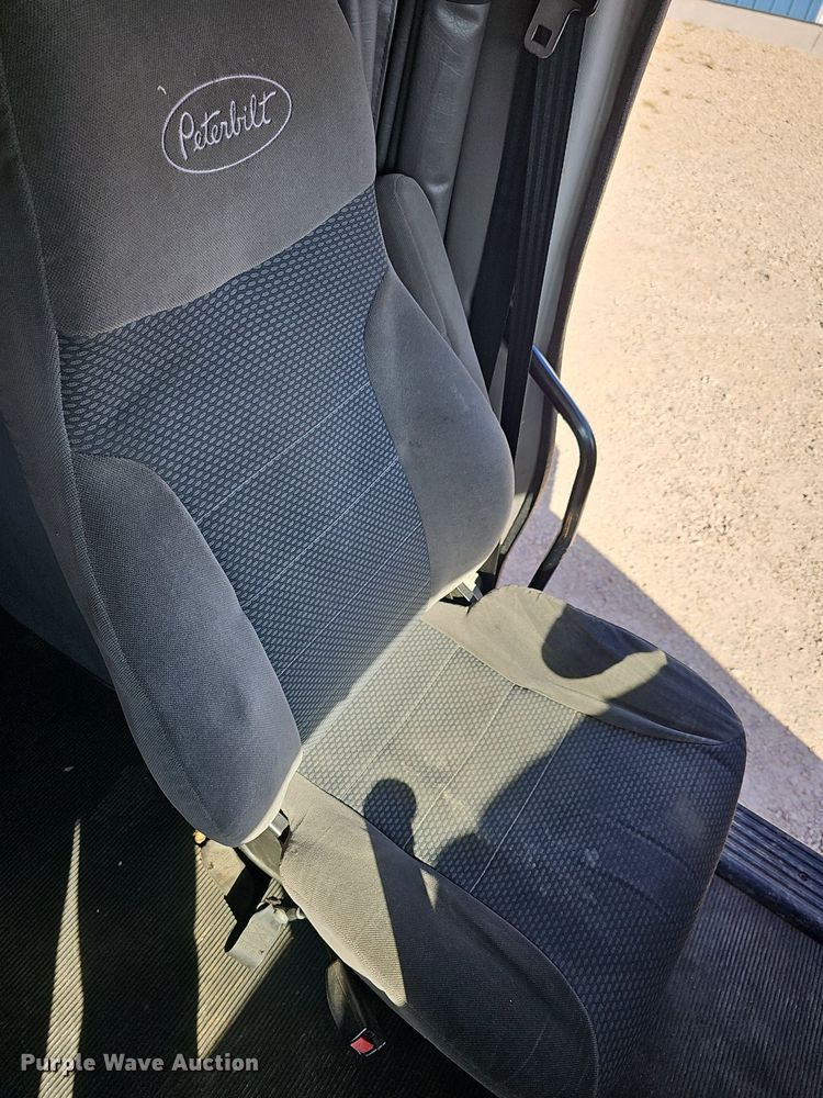 image for item DR5858 2012 Peterbilt 587  semi truck