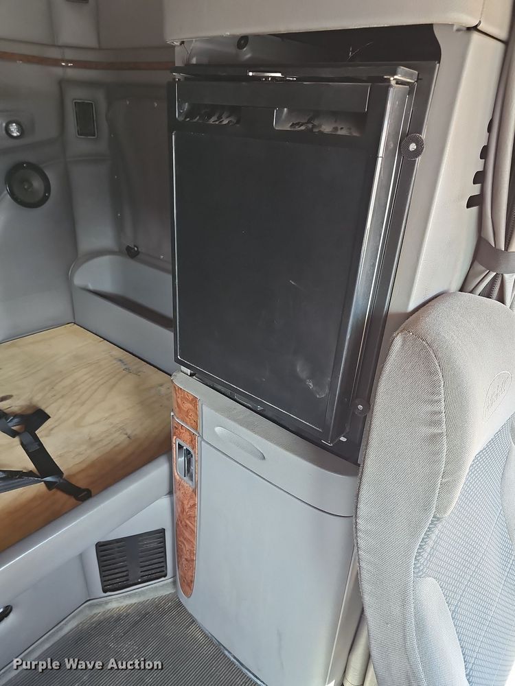 image for item DR5858 2012 Peterbilt 587  semi truck