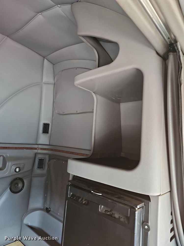 image for item DR5858 2012 Peterbilt 587  semi truck