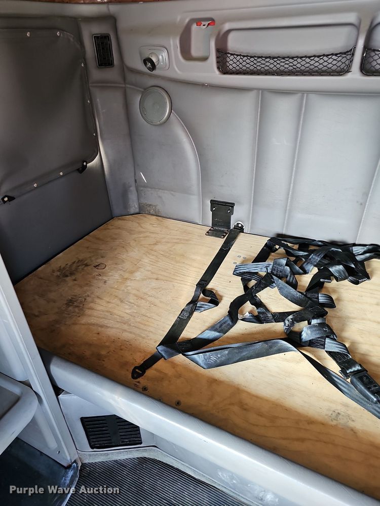 image for item DR5858 2012 Peterbilt 587  semi truck