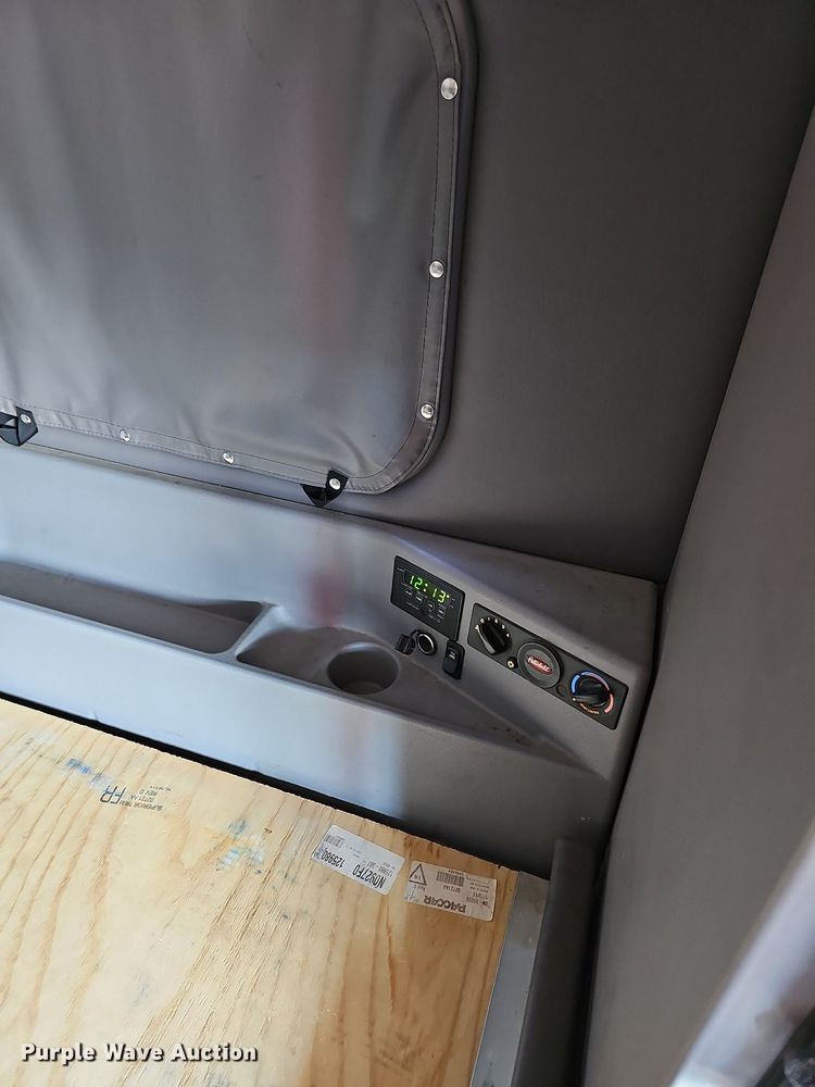 image for item DR5858 2012 Peterbilt 587  semi truck