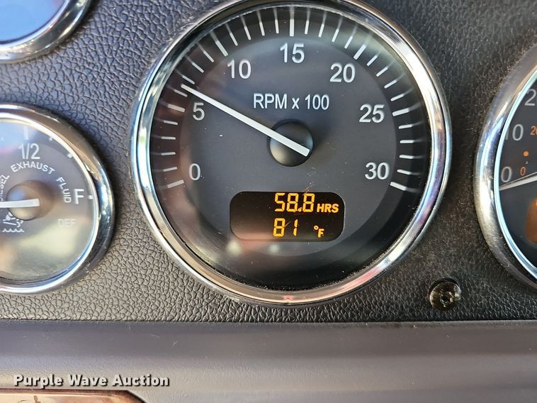 image for item DR5858 2012 Peterbilt 587  semi truck