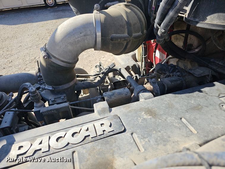 image for item DR5858 2012 Peterbilt 587  semi truck