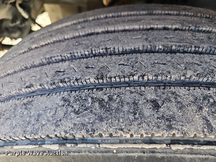 image for item DR5858 2012 Peterbilt 587  semi truck