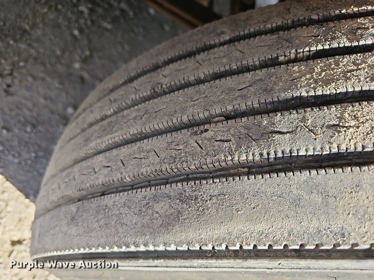 image for item DR5858 2012 Peterbilt 587  semi truck