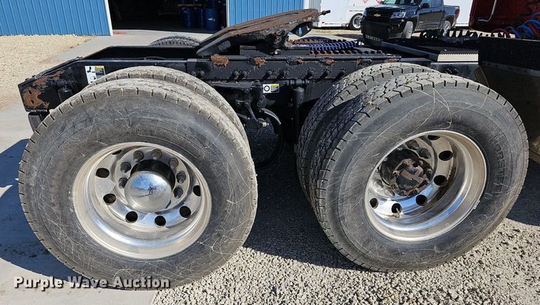 image for item DR5858 2012 Peterbilt 587  semi truck