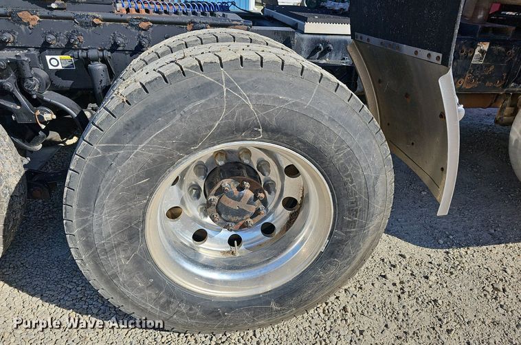 image for item DR5858 2012 Peterbilt 587  semi truck