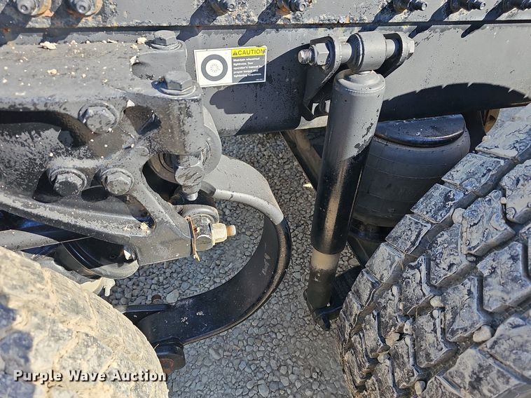 image for item DR5858 2012 Peterbilt 587  semi truck