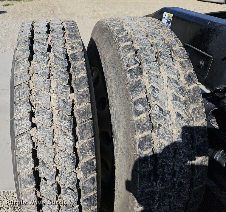 image for item DR5858 2012 Peterbilt 587  semi truck