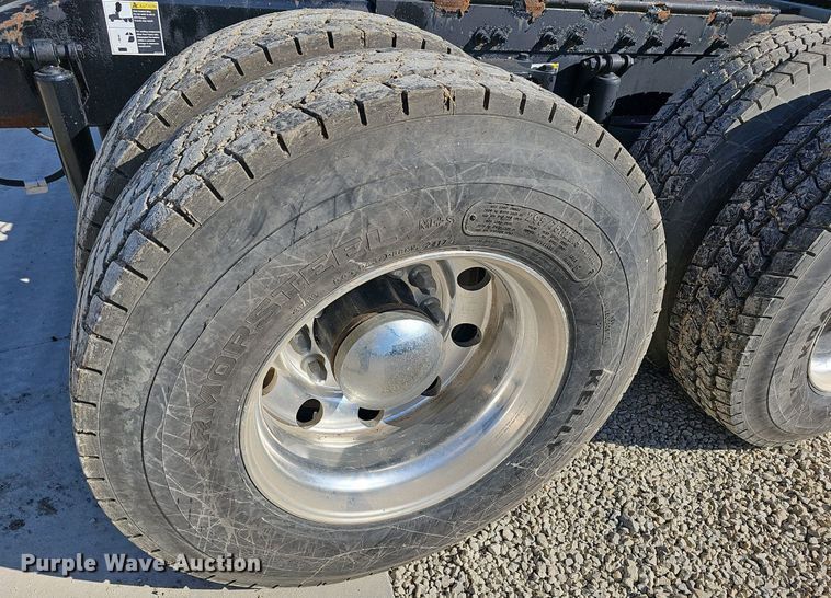 image for item DR5858 2012 Peterbilt 587  semi truck