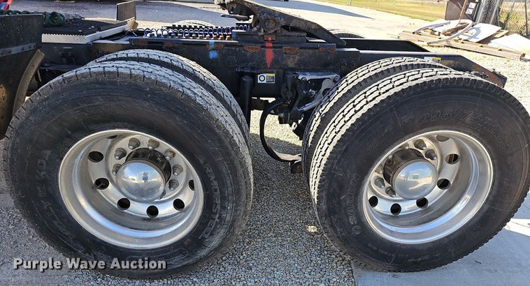 image for item DR5858 2012 Peterbilt 587  semi truck