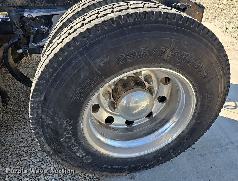 image for item DR5858 2012 Peterbilt 587  semi truck