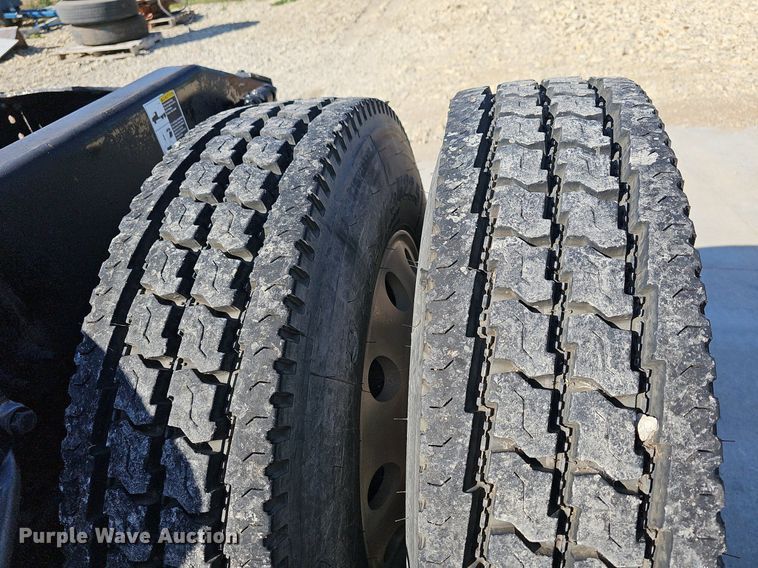 image for item DR5858 2012 Peterbilt 587  semi truck