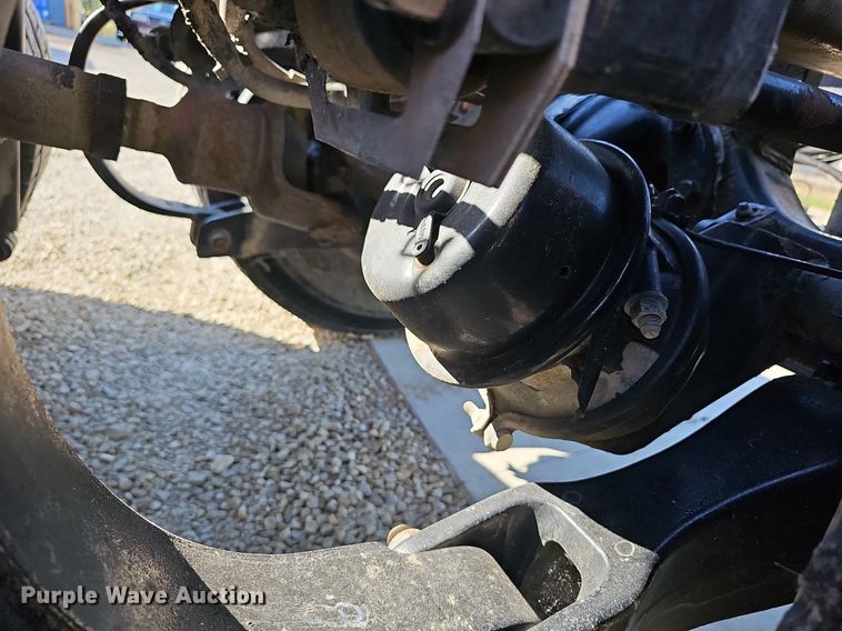 image for item DR5858 2012 Peterbilt 587  semi truck