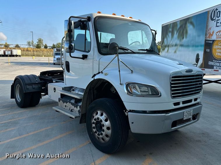 image for item DV1009 2013 Freightliner M2 semi truck