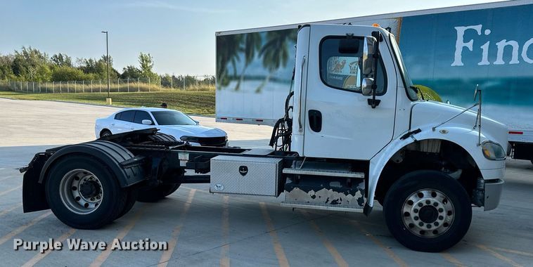 image for item DV1009 2013 Freightliner M2 semi truck