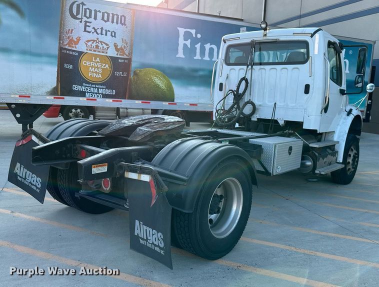 image for item DV1009 2013 Freightliner M2 semi truck