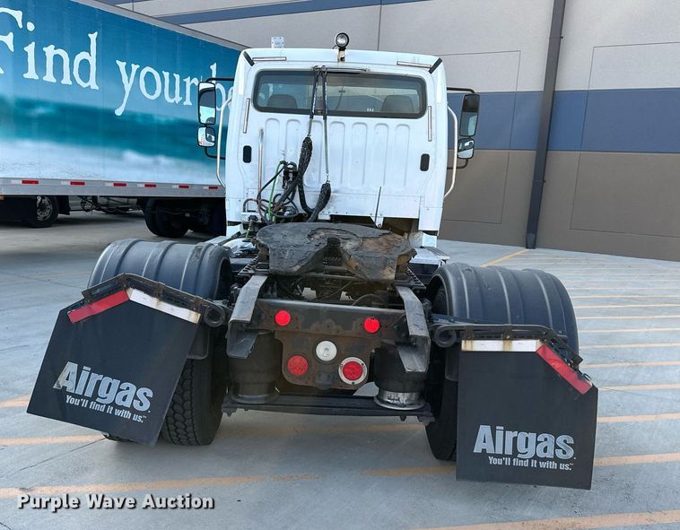 image for item DV1009 2013 Freightliner M2 semi truck