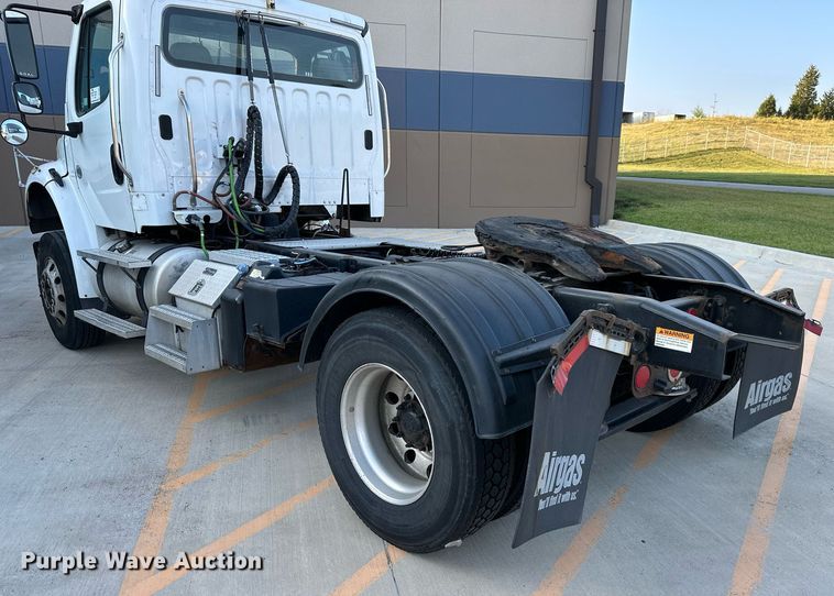 image for item DV1009 2013 Freightliner M2 semi truck