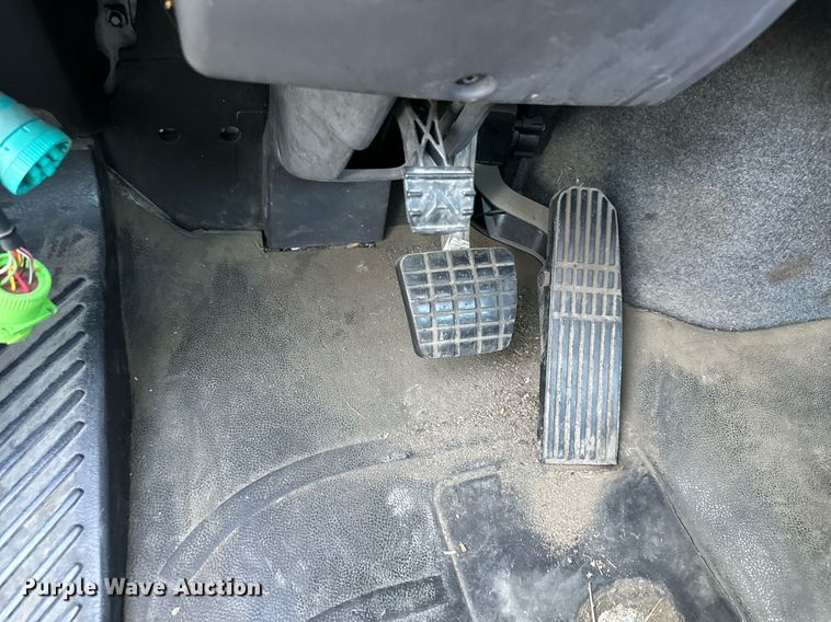 image for item DV1009 2013 Freightliner M2 semi truck