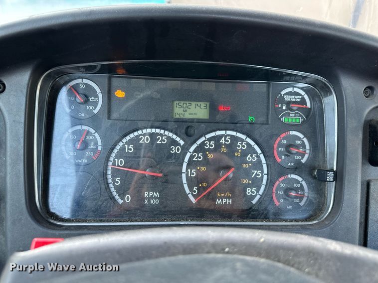 image for item DV1009 2013 Freightliner M2 semi truck