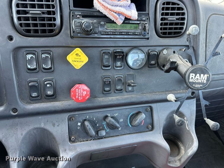 image for item DV1009 2013 Freightliner M2 semi truck