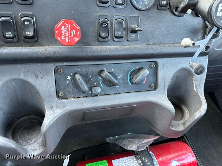 image for item DV1009 2013 Freightliner M2 semi truck